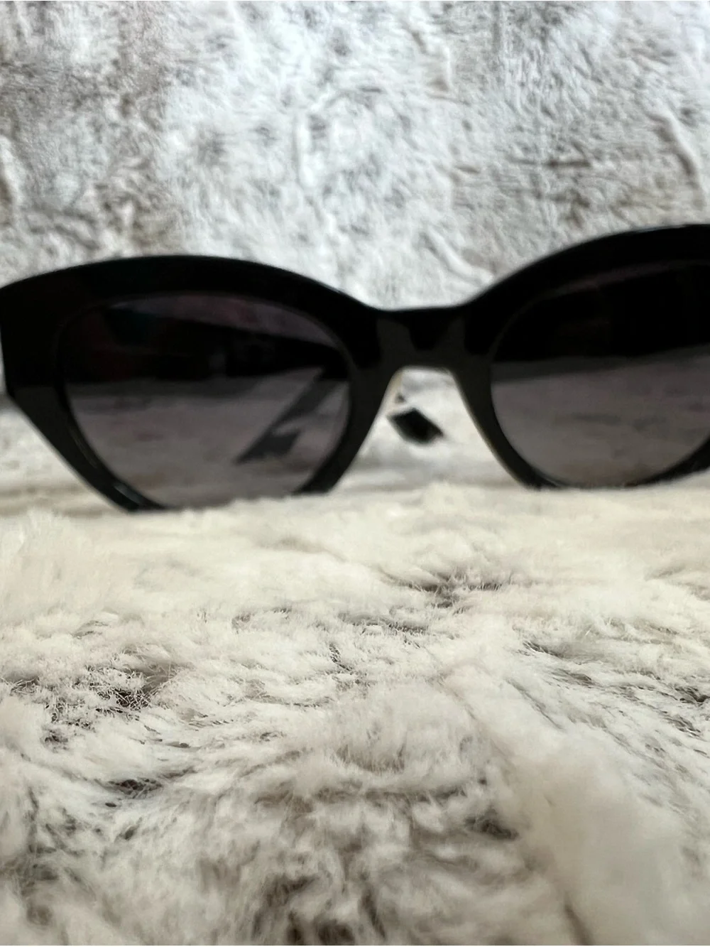 Caroline Lemke chic black